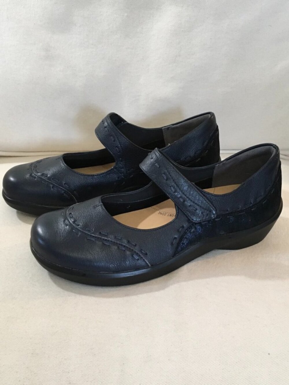 NWOT Ziera Gummibear Navy Leather Mary Jane Shoe
